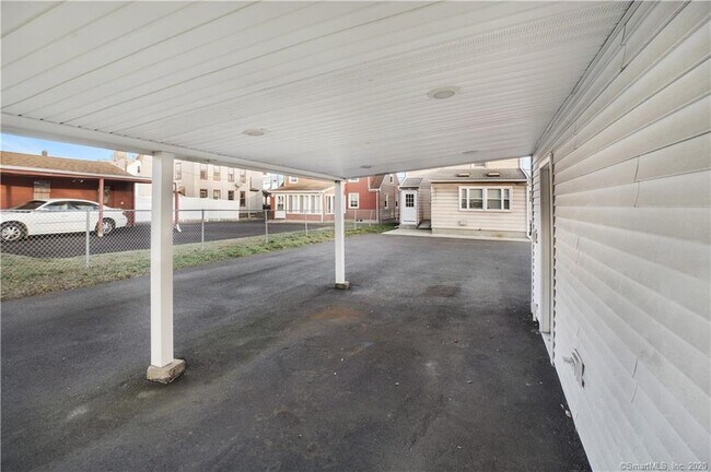 Building Photo - 132 Hemingway Ave