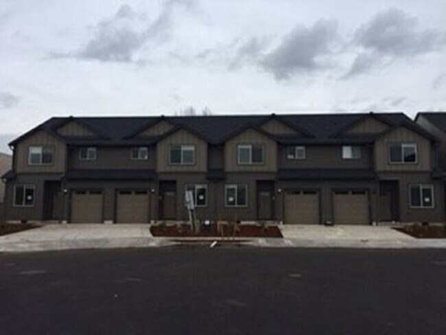 Building Photo - 7653 NE 31st Cir