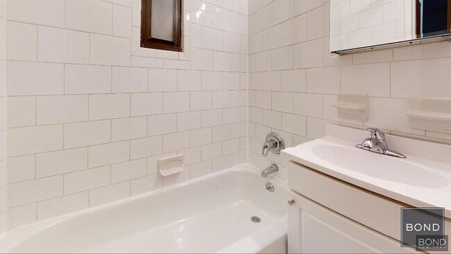 Foto del edificio - 313 E 85th St