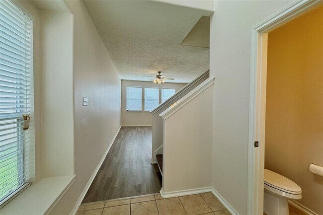 Foto del edificio - 8739 Rainglen Ln
