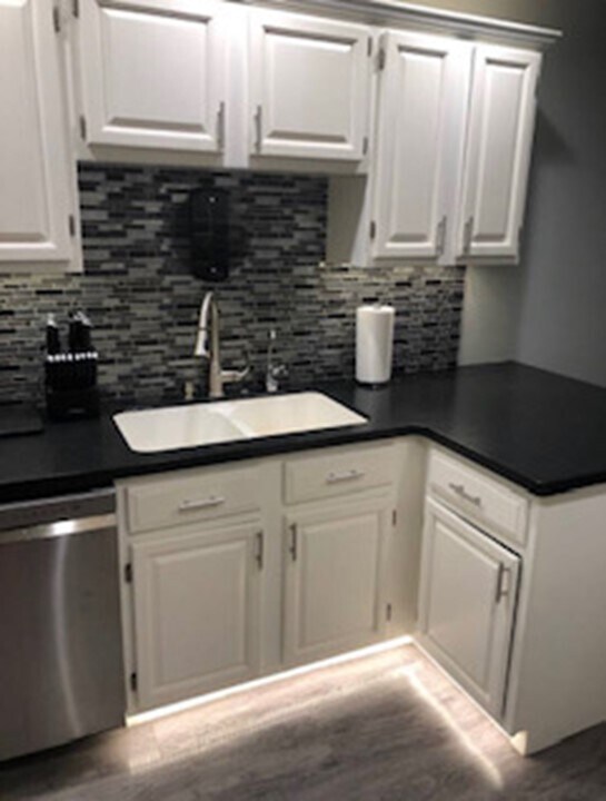Kitchen - 2345 Mulberry St