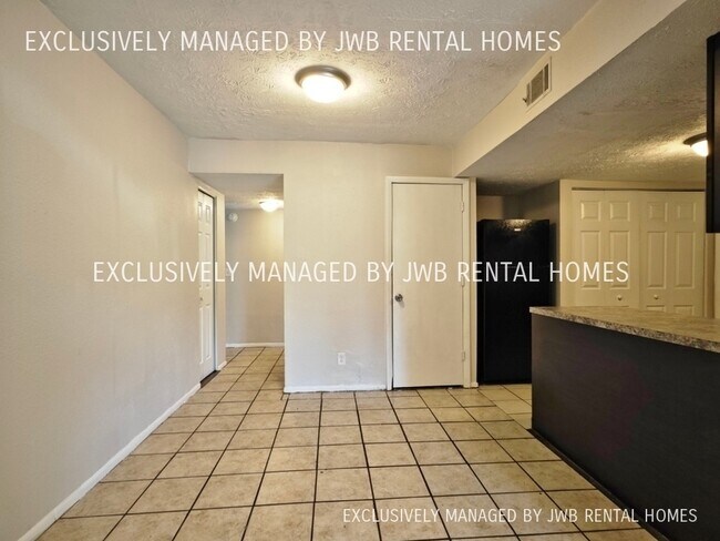 Building Photo - 7201 Arlington Expy