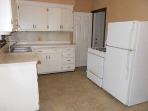 Building Photo - 4904 Xerxes Ave N