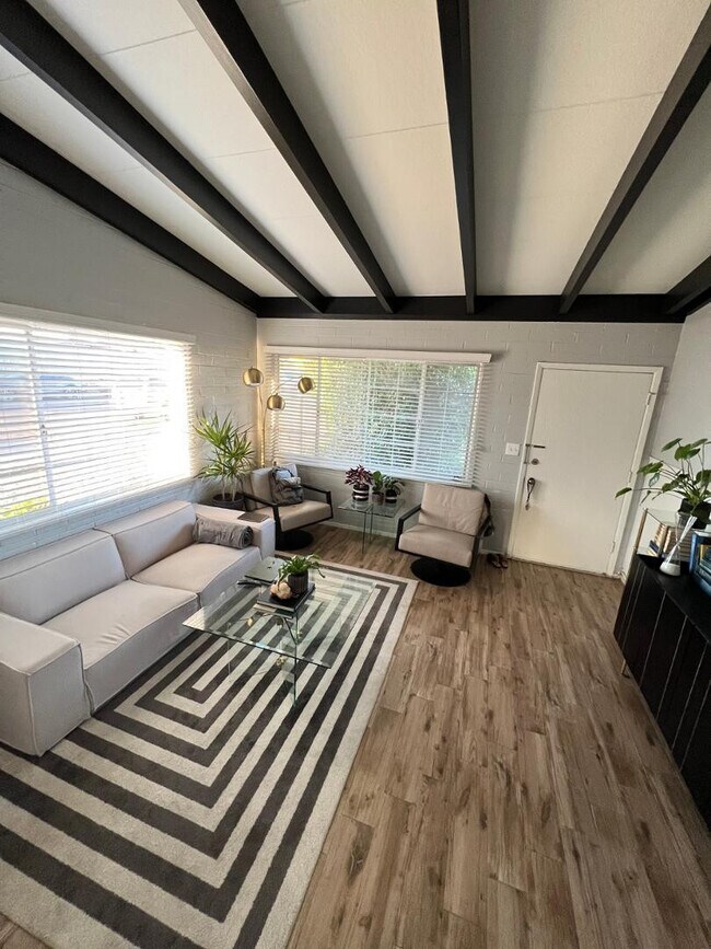 Foto del edificio - 909 E Marlette Ave