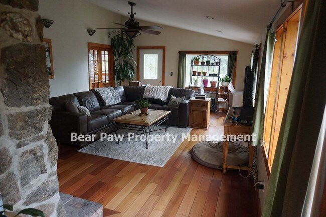 Foto del edificio - Nice House on Upper Bear Creek with updates!!