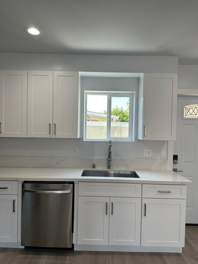 Building Photo - Brand New Imperial Beach 2 bedroom, 2 Bathroom Apartment with AC, Washer/Dryer and 2 Parking Spaces