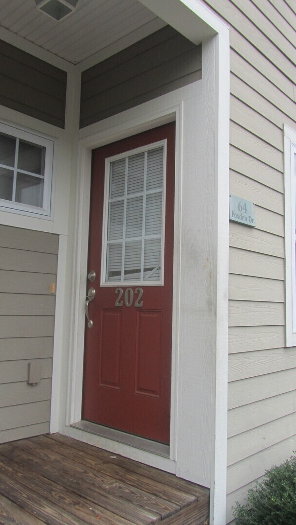 Foto del edificio - Spacious Condo off Hendersonville Rd- lots...