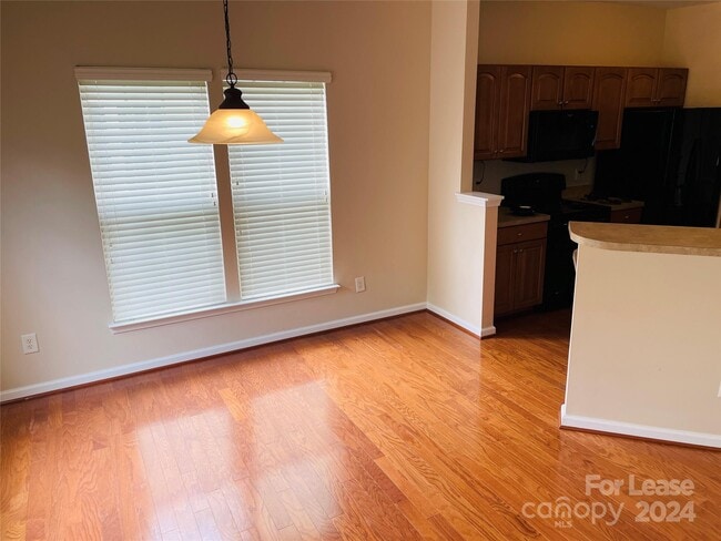 Building Photo - 4705 Forestridge Commons Dr