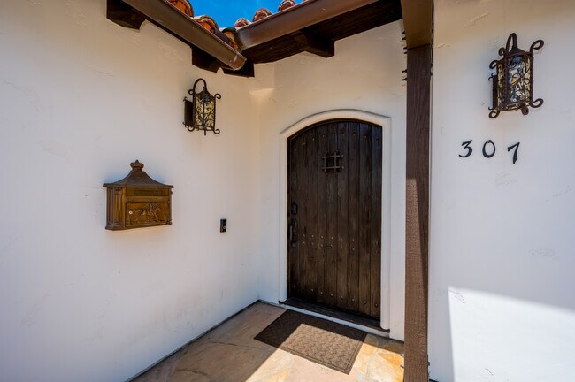 Building Photo - 307 Calle Dorado