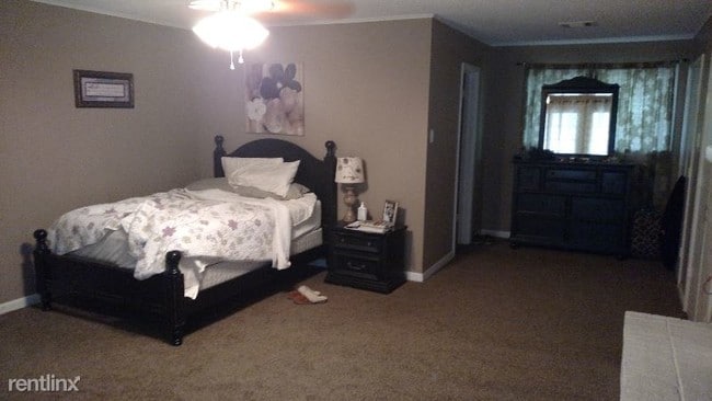 Building Photo - 4 br, 2 bath House - 2905 Ft. Miro Ave.