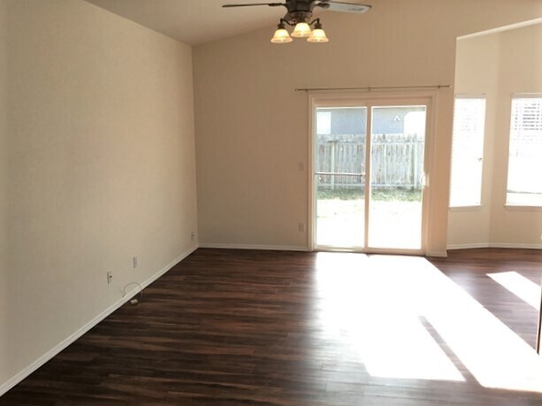 Foto del edificio - 2839 W Santa Clara Dr