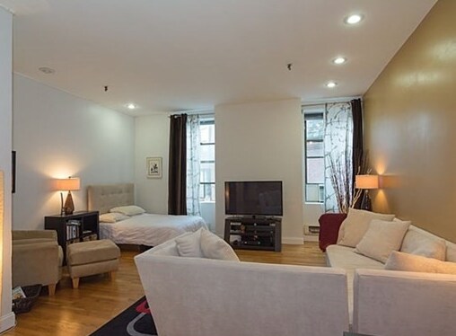 Primary Photo - 9 Appleton St
