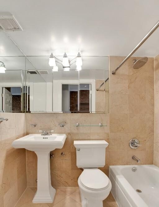 Foto del edificio - 102 E 7th St