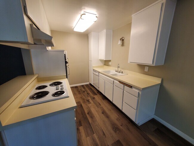 Foto del edificio - Spacious 1 Bedroom 1 Bath Upstairs Apartment