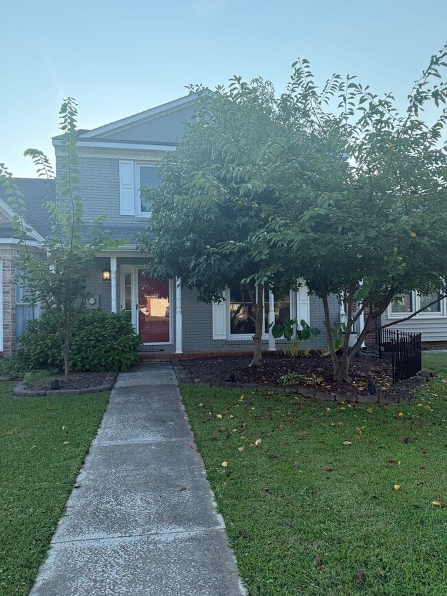 Building Photo - Welcome to this stunning 3-bedroom, 2.5-ba...