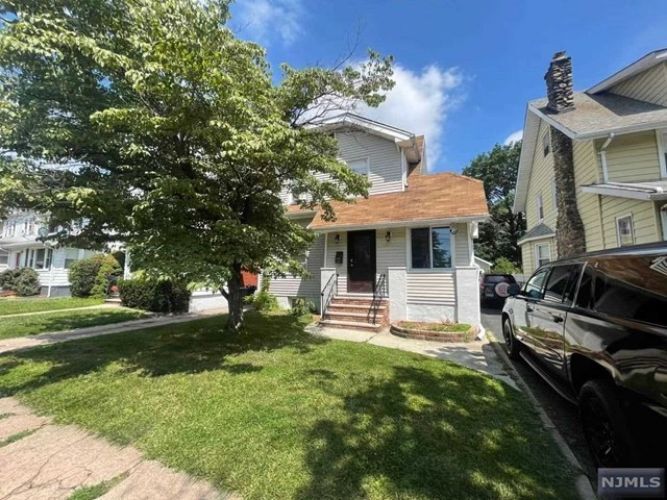 Primary Photo - 26 Barrington Ave