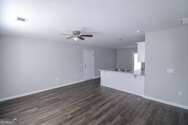 Building Photo - 124 Callaway Cres
