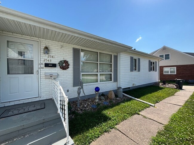 Building Photo - 2541-2543 Edgemont