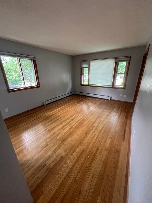 Foto principal - 604 9th St S