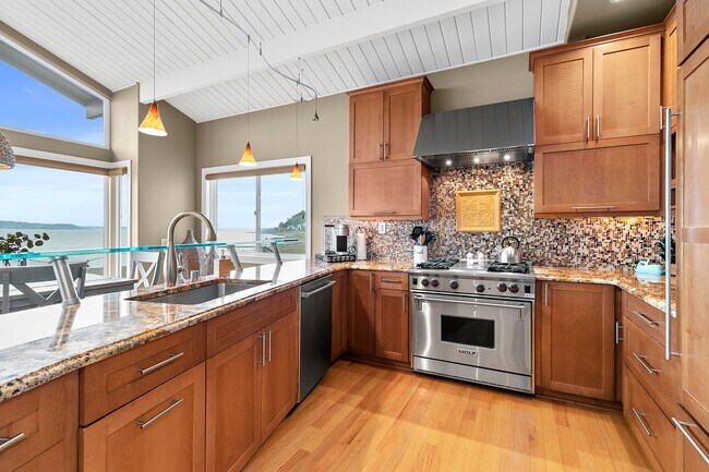 Building Photo - 12556 Shorewood Ln SW