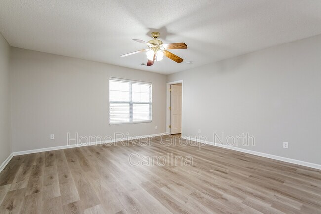 Foto del edificio - 190 Brookhaven Dr