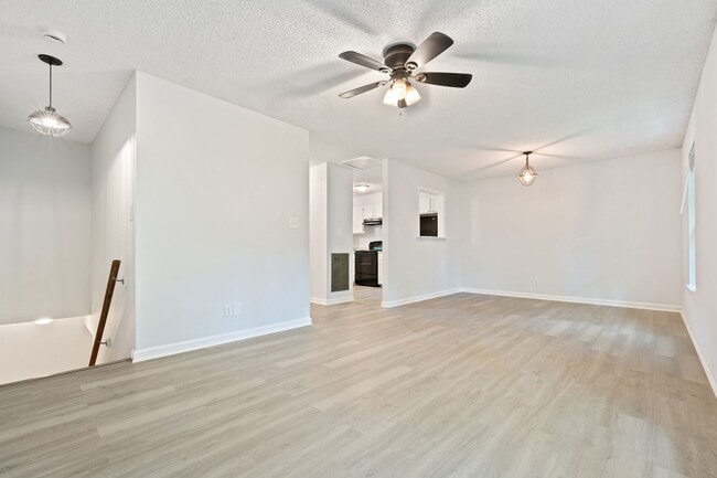 Building Photo - Nicely Remodeled 3 Bedroom House on Cul-de-Sac with Walkout Basement!