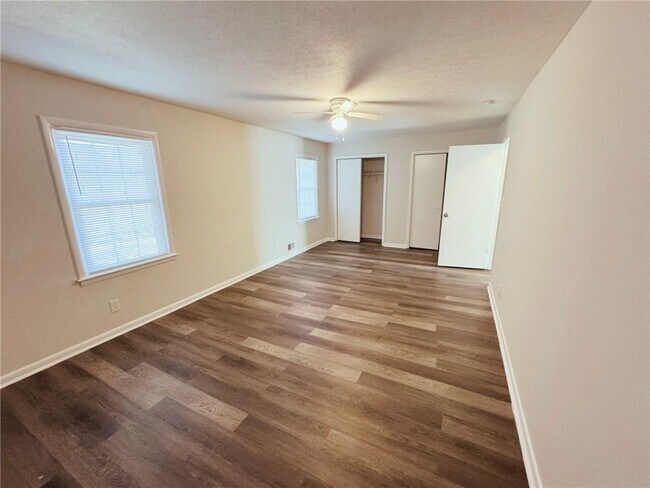 Foto del edificio - 1016 Waterside Dr SE