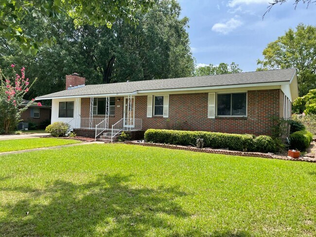 Building Photo - Fabulous Renovated Home Available Now!