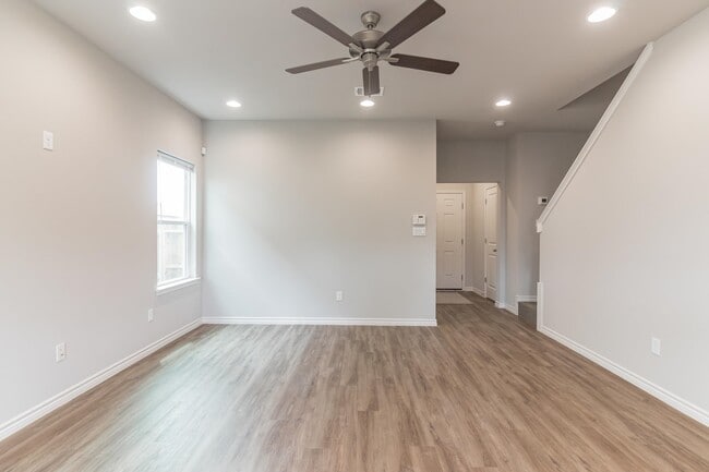 Building Photo - 206 Peruna Dr