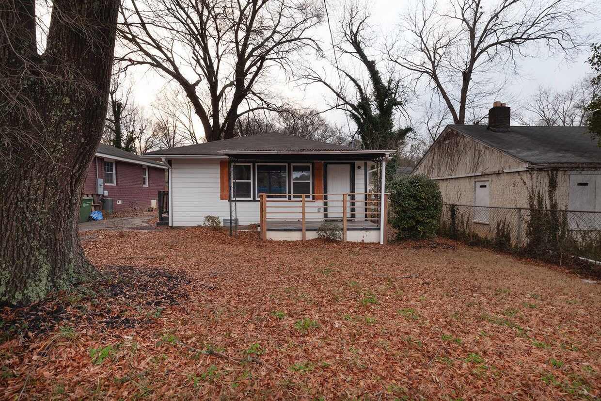 Primary Photo - Newly Renovated 3/2 w/ Large Backyard in O...