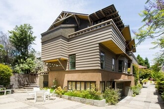 Building Photo - 6451 Benvenue Ave