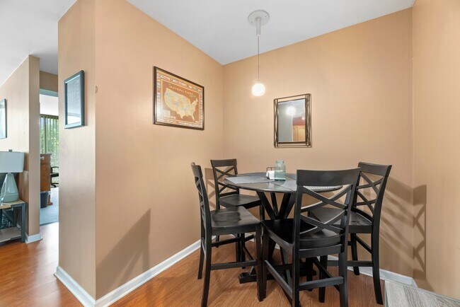 Foto del edificio - 1833 Four Lakes Ave