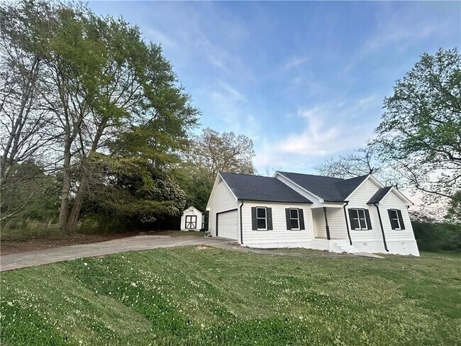 Foto del edificio - 3590 Chamblee Gap Rd