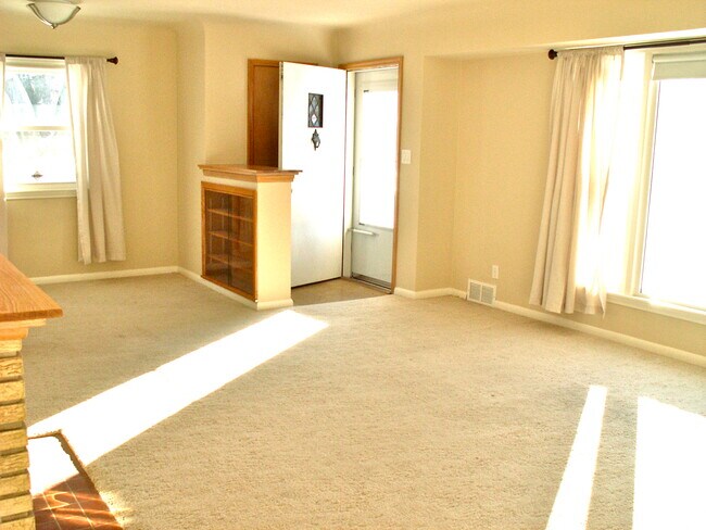 Front door into living room - 9915 Fremont Ave S