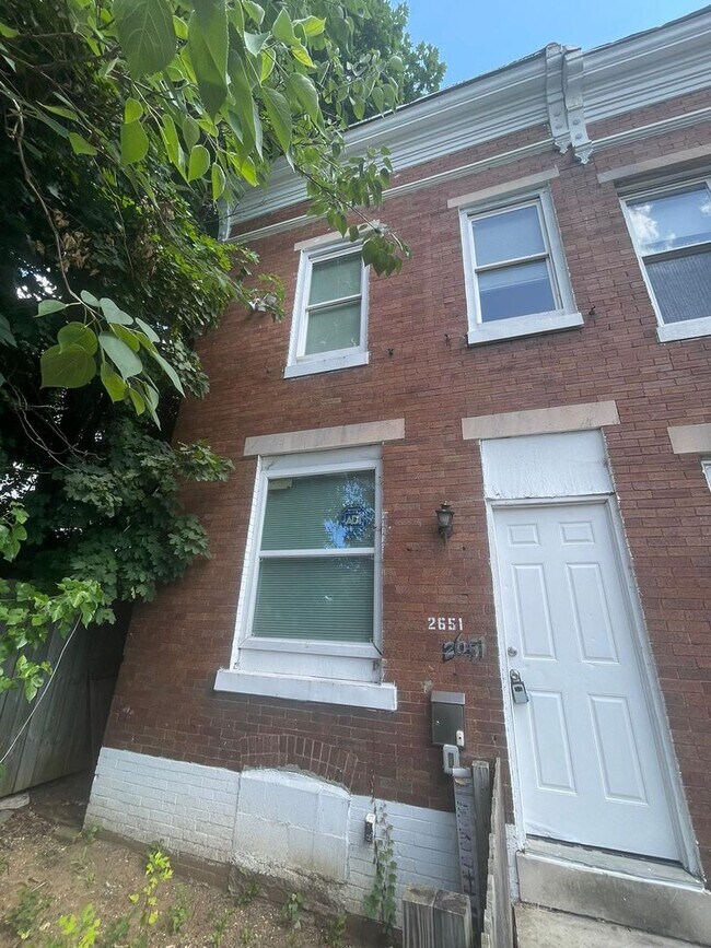Building Photo - Recently Renovated 3 Bed 1.5 Bath Ready To Move In ASAP