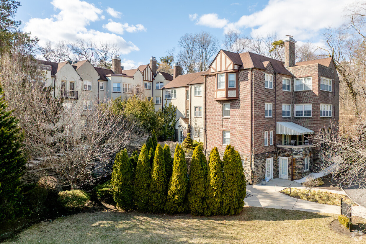 Primary Photo - Merion Manor