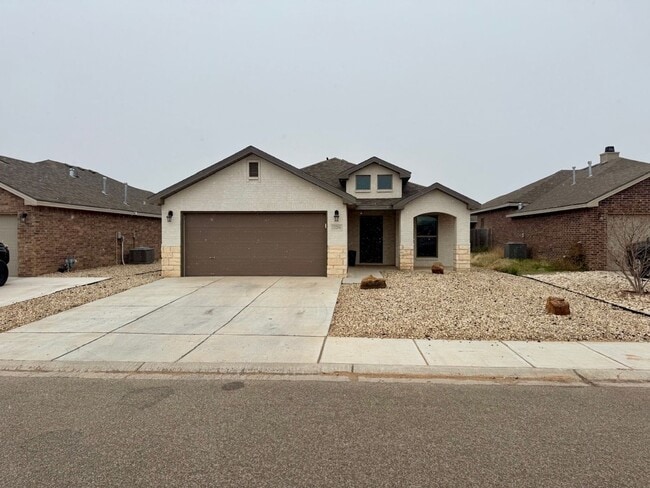 Building Photo - MOVE IN SPECIAL: First Full Month Half Off