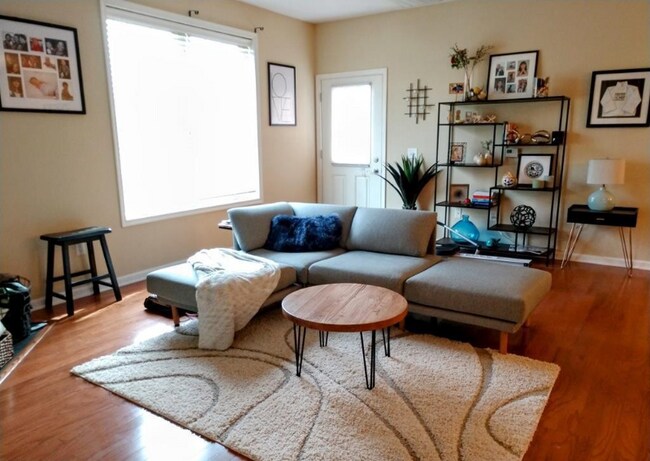 Foto del edificio - 115 Alma Mater Dr