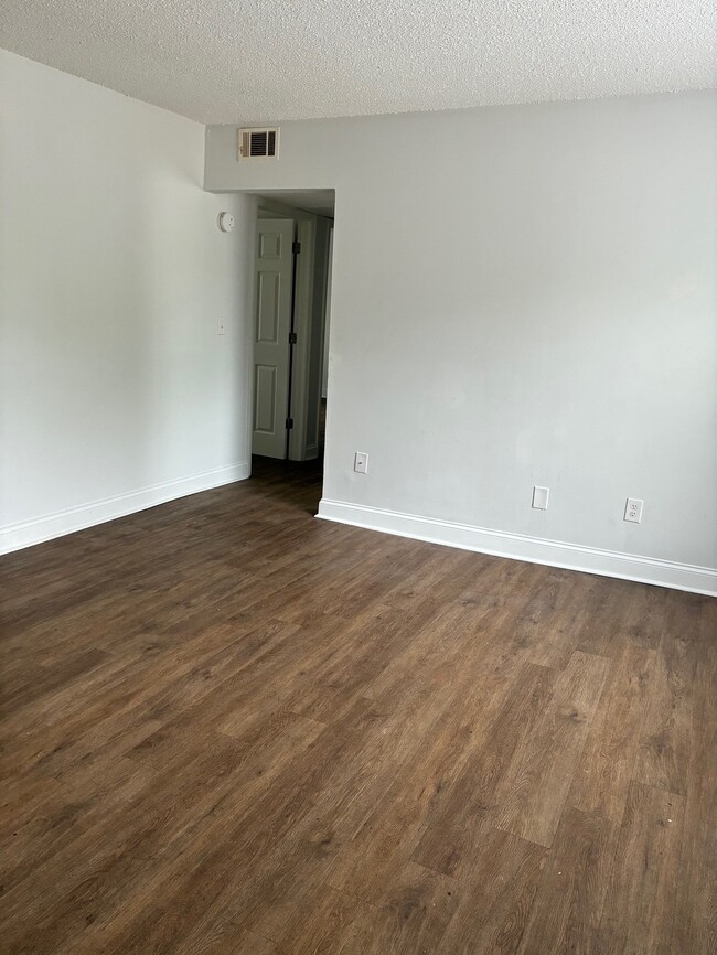 Building Photo - 365 Rio Vista Dr