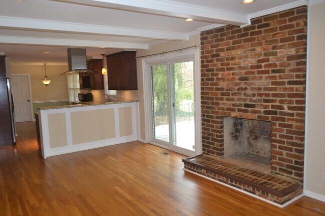 Foto del edificio - Wonderful Evergreen Hills Community 3 Bed 2 bath Large Lot Single Family Rental