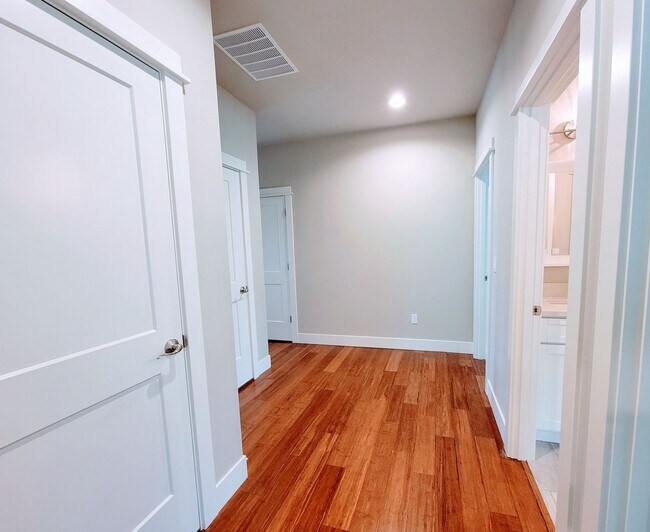 Foto del edificio - Luxurious and spacious 3 bed home in Manette