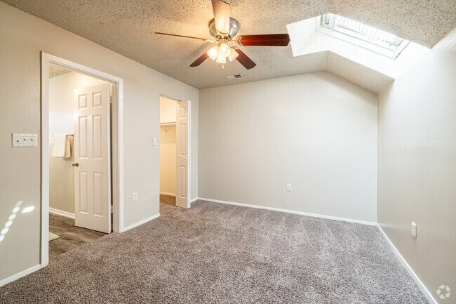 1 habitación, 1 baño - 620 pies cuadrados - Dormitorio - Emory on Grand