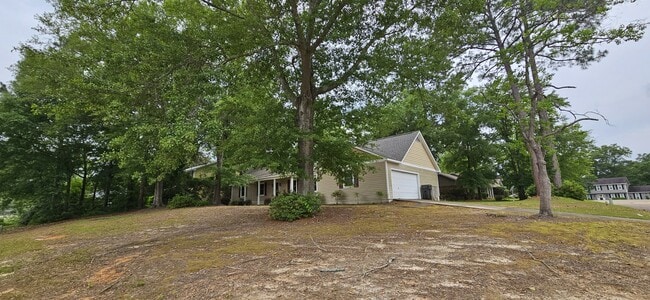 Building Photo - 1117 Appian Way