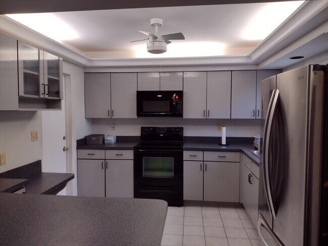 Foto del edificio - 1023 N Golf Dr