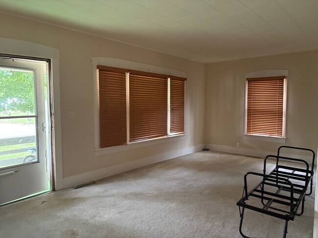 Foto del edificio - 614 W 3rd Ave