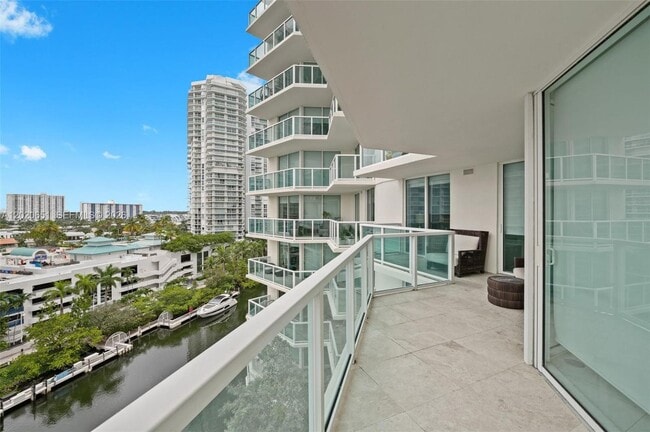 Foto del edificio - 200 Sunny Isles Blvd