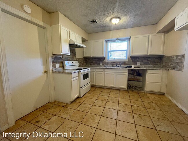 Building Photo - 3 br, 1.5 bath House - 702 S. Drexel St #1