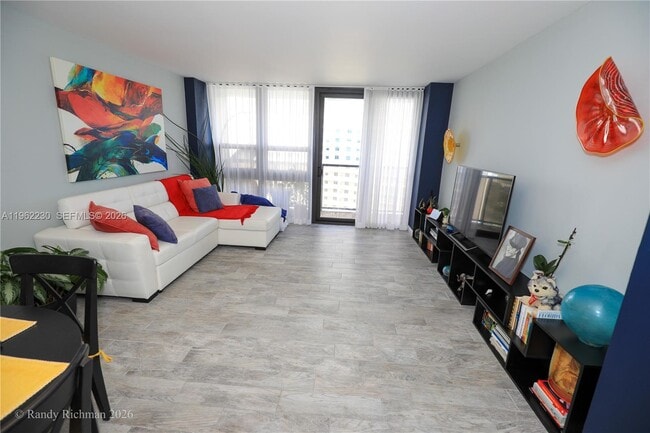 Building Photo - 600 NE 36th St