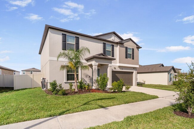 Building Photo - Newer Construction Rental with Open Layout...