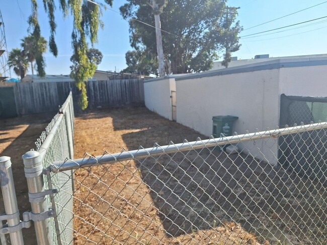 Building Photo - 3820 Merrimac Ave